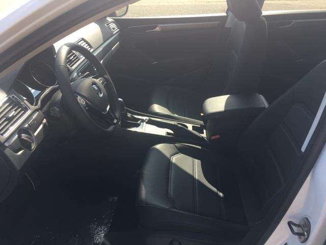 2017 Volkswagen Passat 1.8T R-Line 4dr Sedan